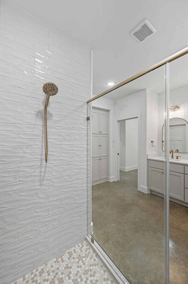 Building Photo - Brand New Custom 3 bedroom home in Granbury!