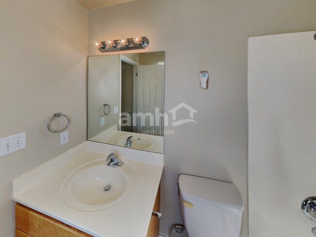 Building Photo - 1667 N 250 W