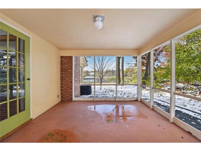 Building Photo - 5207 Doncaster Way