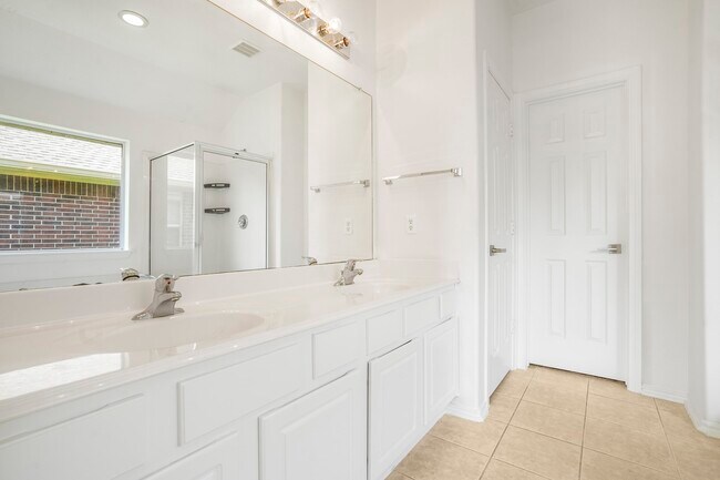Building Photo - 18134 Stone Trail Manor Dr