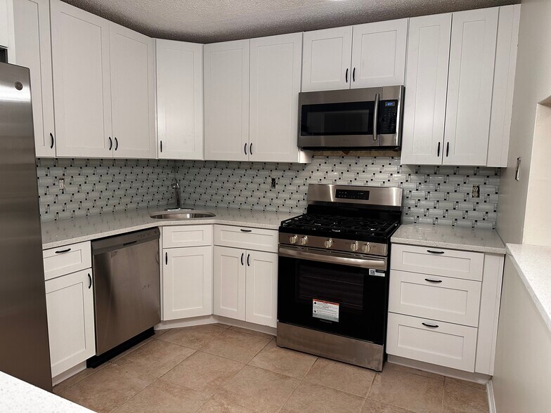 Building Photo - 479 Danbury Ln