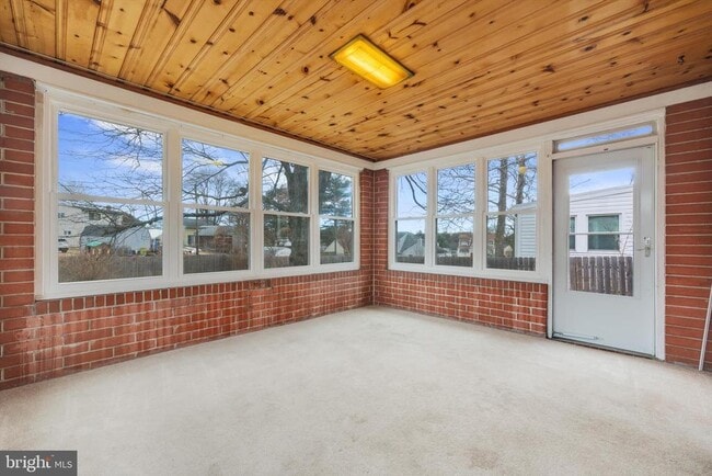 Building Photo - 304 Newfield Rd