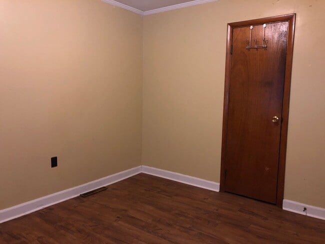 Building Photo - 553-B Jefferson Road