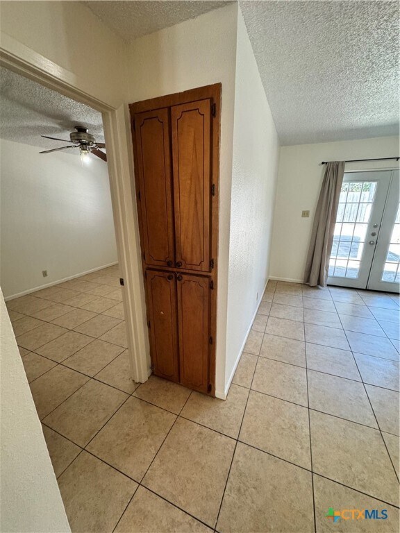 Building Photo - 209 Versailles St