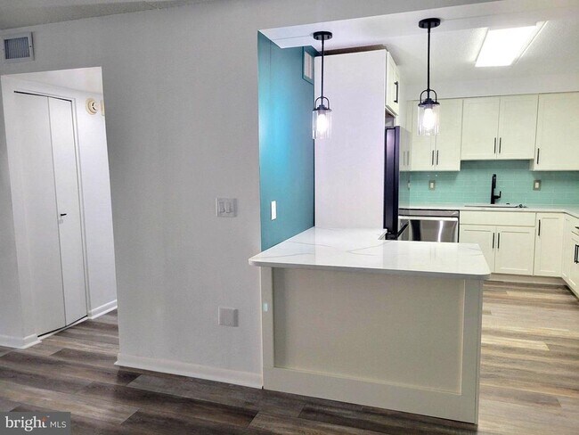 Building Photo - 20722 Valley Forge Cir