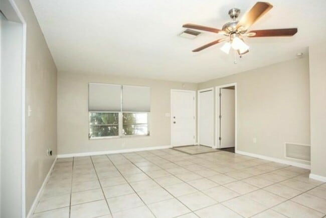 Building Photo - 2186 Greenbriar Blvd
