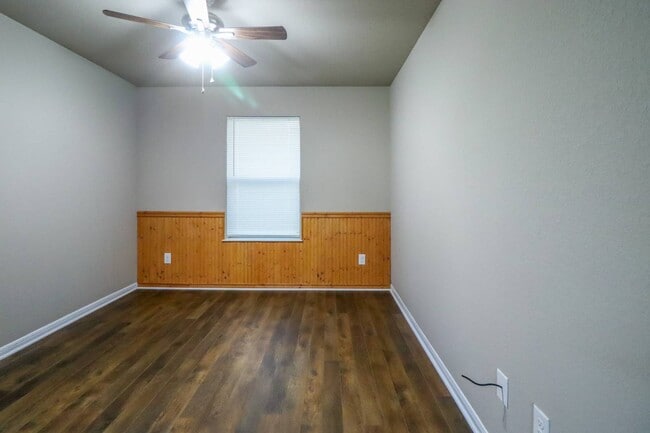 Building Photo - 1614 Shady Ln