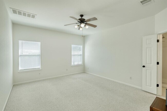 Building Photo - 811 Bedford Ct