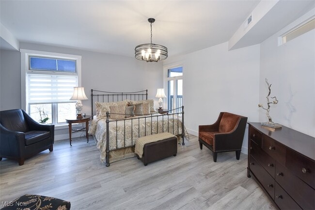 Building Photo - 19000 Lake Rd