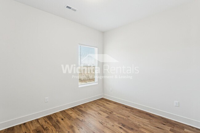 Building Photo - 1867-1867 S Hickory Creek Ct