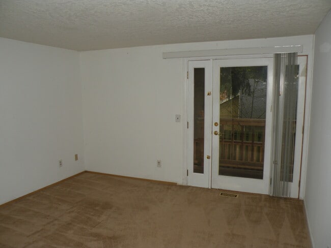 Building Photo - 15177 SW Barcelona Way
