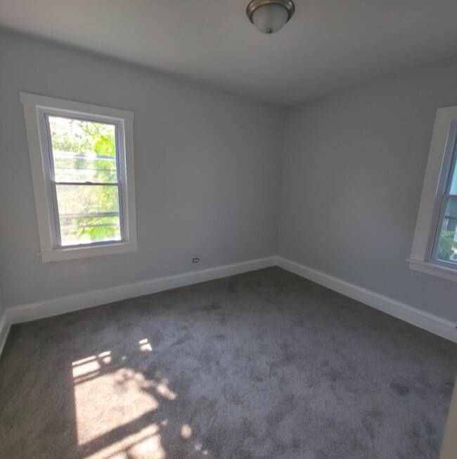 Building Photo - X 10/28|3294 East 146 St