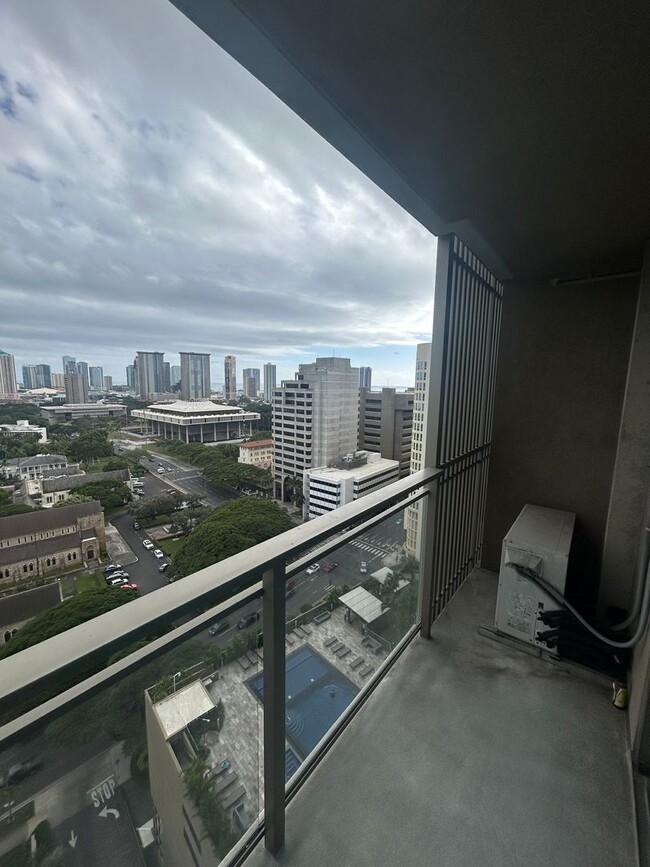 Building Photo - Luxury 1-Bedroom Condo in Downtown – 20th ...