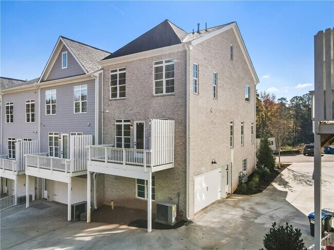 Building Photo - 2035 Parkside Ln