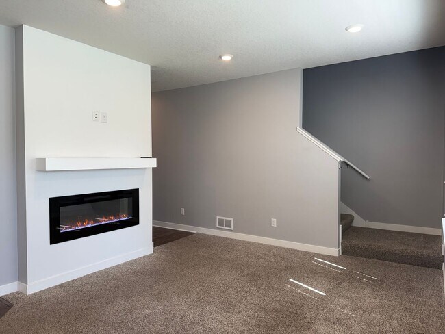 Building Photo - Comfort & Space Await in This Stunning 4BR Dayton Home