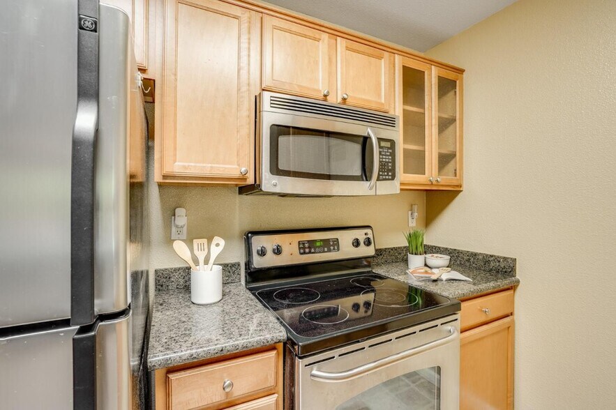 Building Photo - 456 Dempsey Rd