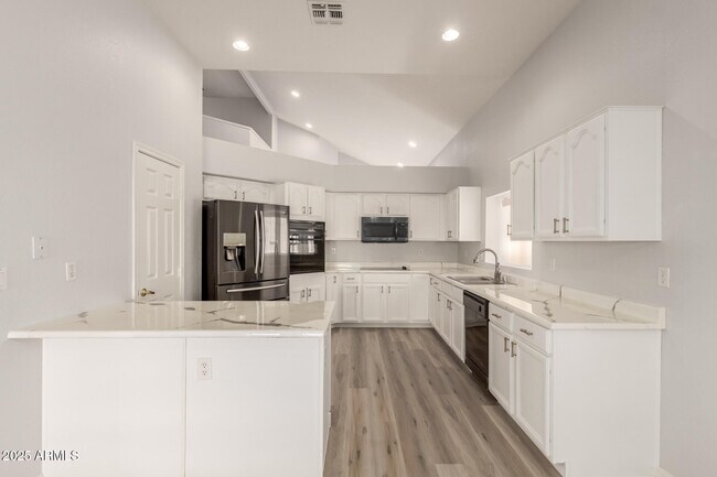 Building Photo - 1526 E Charleston Ave