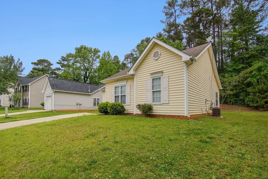 Building Photo - 1117 Aaron Dr