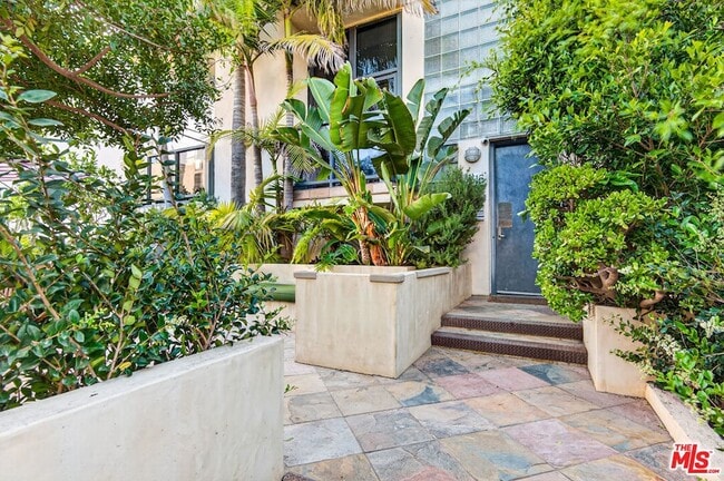 Building Photo - 11 Voyage St