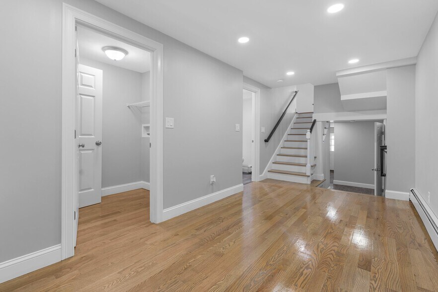 Building Photo - 130 Rocklawn Ave