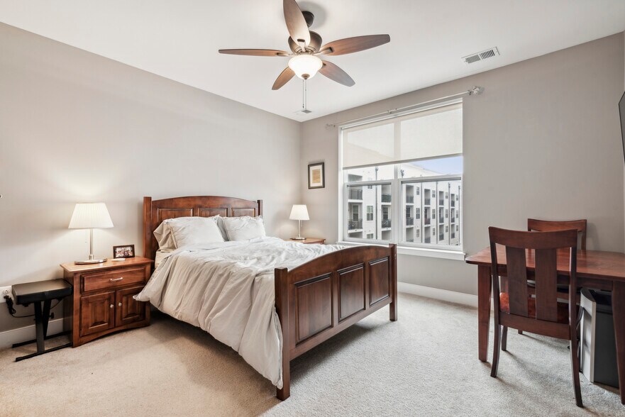 Building Photo - 600 S 24th St