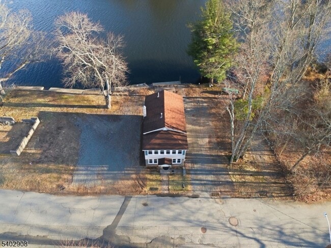 Building Photo - 75 Lakeview Terrace