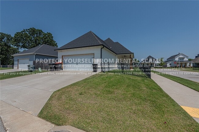 Building Photo - 6875 Garden Trail Ave