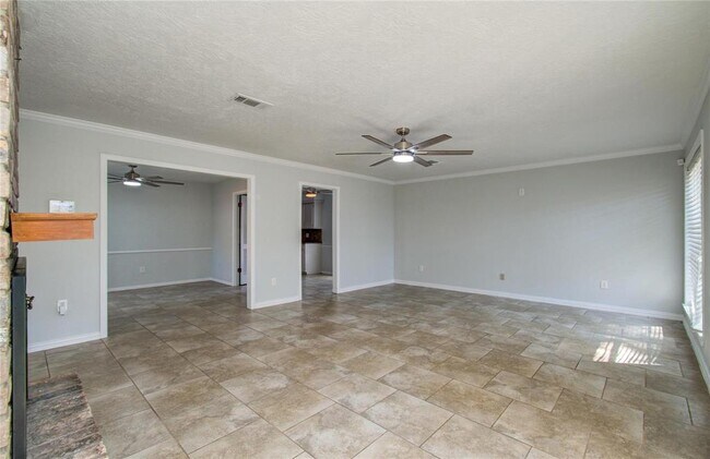 Building Photo - 3605 Kingsway Dr
