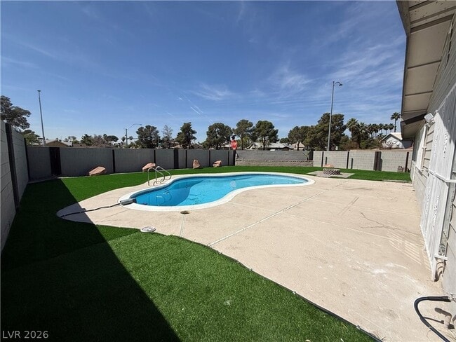 Building Photo - 6489 Bugbee Ave