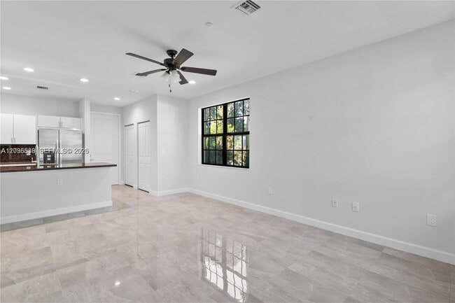 Building Photo - 5745 SW 44th Ct