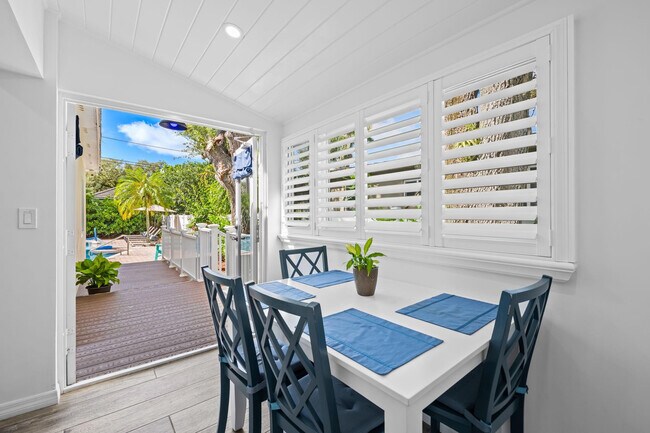 Building Photo - 1300 SW 17th St