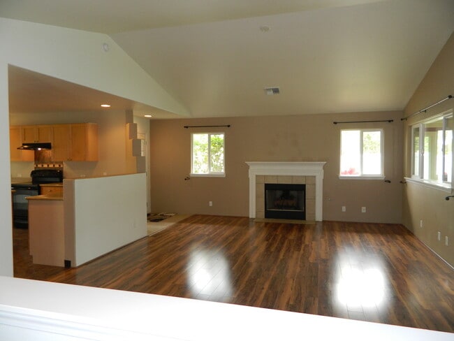 Building Photo - Beautifully Upgraded 3BR/2BA Home in Luala?i Subdivision