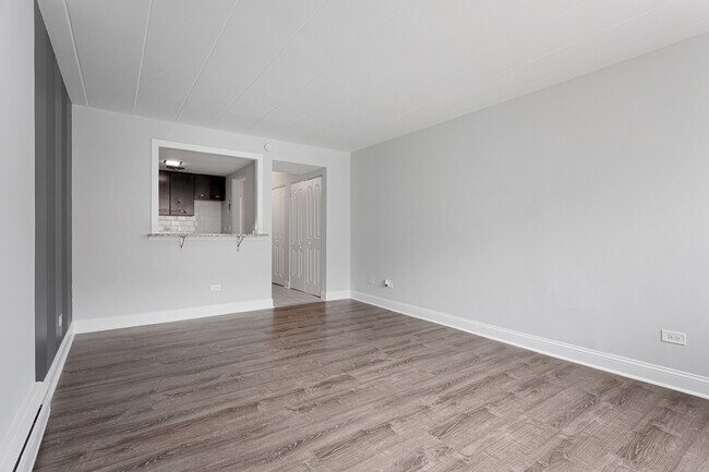 Building Photo - 6012 N Kenmore Ave
