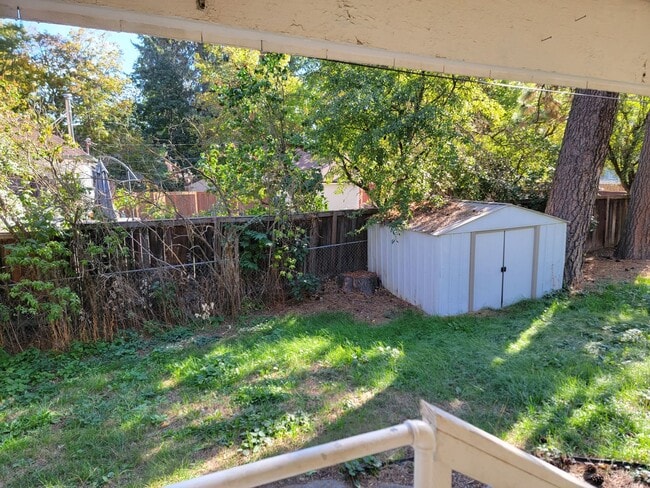 Building Photo - South Hill Home