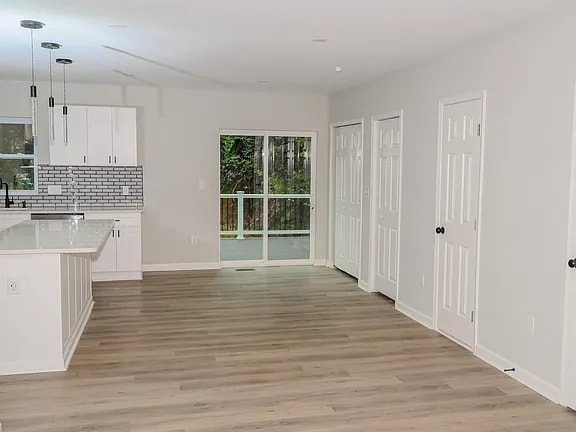 Building Photo - 8906 Chestnut Ave