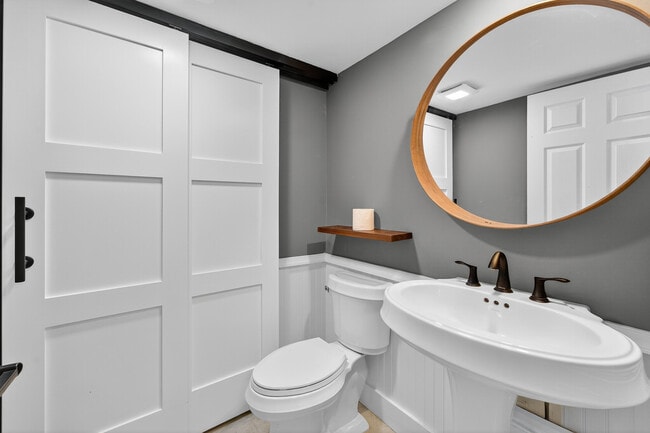 Building Photo - 1520 15th Ln