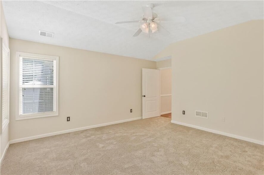 Building Photo - 328 White Oak Way