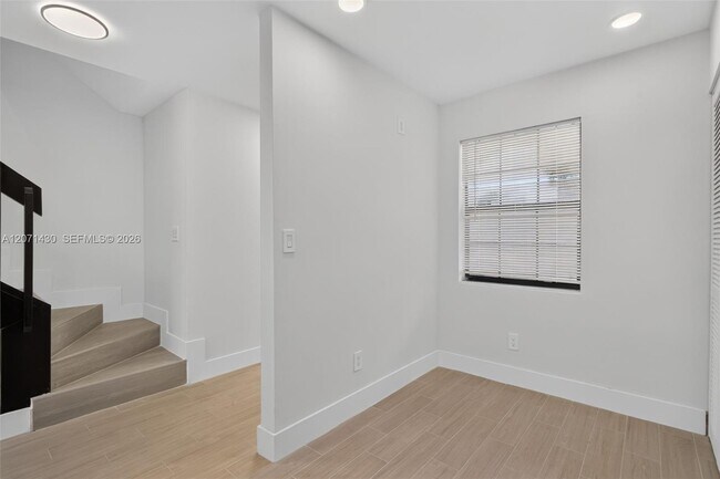 Building Photo - 2880 Coral Springs Dr