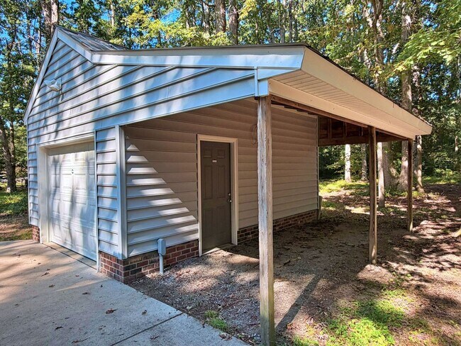 Building Photo - 8800 Sedbergh Dr