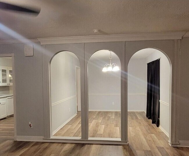 Building Photo - 1918 Crystal Springs Dr