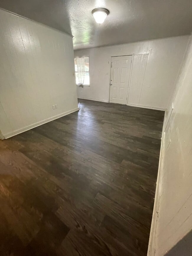 Building Photo - Large 4 Bed Home in West Shreveport