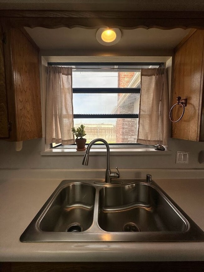 Building Photo - A place to Call Home in Westwood Manor!
