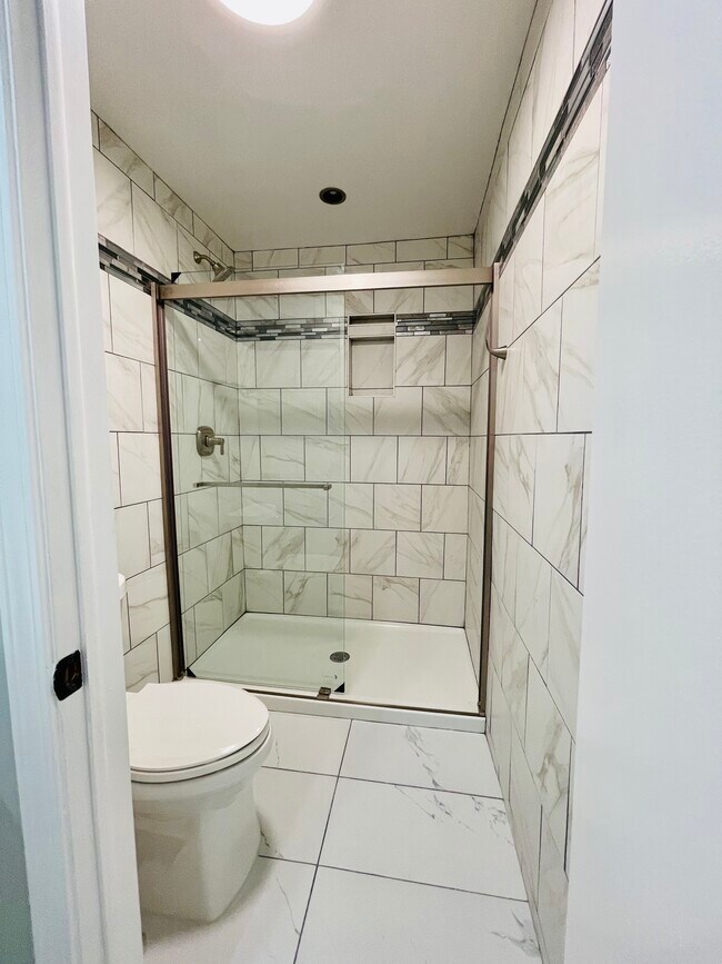 Master Walk In Shower - 111 White Pine Dr