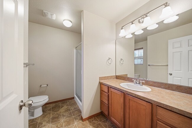 Building Photo - 3 bedroom 2.5 baths - Easy JBLM commute! - North Thurtson School District.