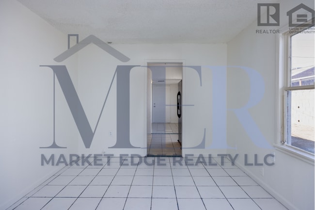 Building Photo - 3Bed/1.5Bath House at 35th/McDowell! $1199...