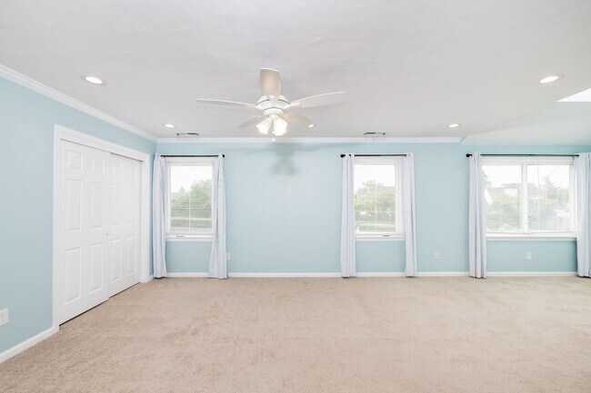 Building Photo - 5 Bedroom, 2.5 Bath Home for Rent in Salem Woods