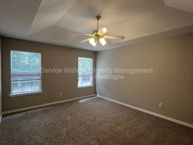 Building Photo - 5959 Sleepy Hollow Ct