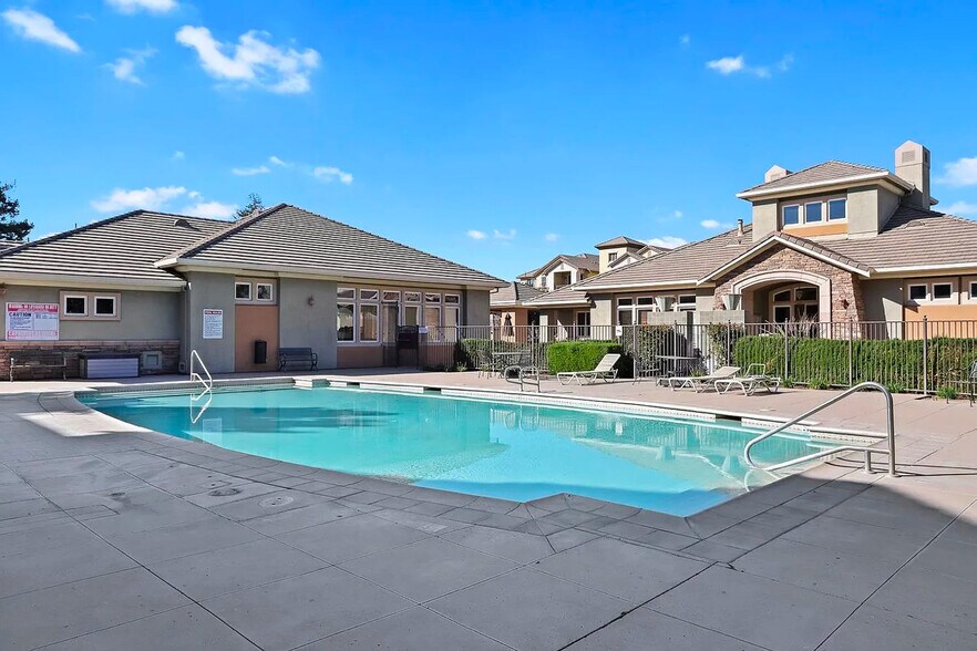Building Photo - 1360 Shady Ln