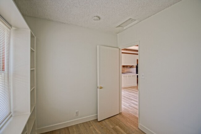 Building Photo - 5512 Wiseburn St