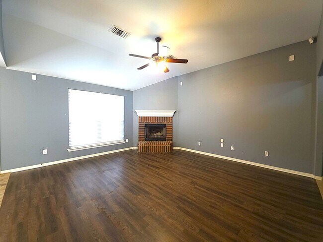 Building Photo - 3323 Mugsy Dr